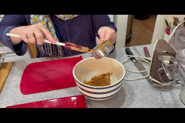Cathy Neptune's Kitchen: Chicken Tortellini, Garlic Bread, Peanutbutter Snowballs