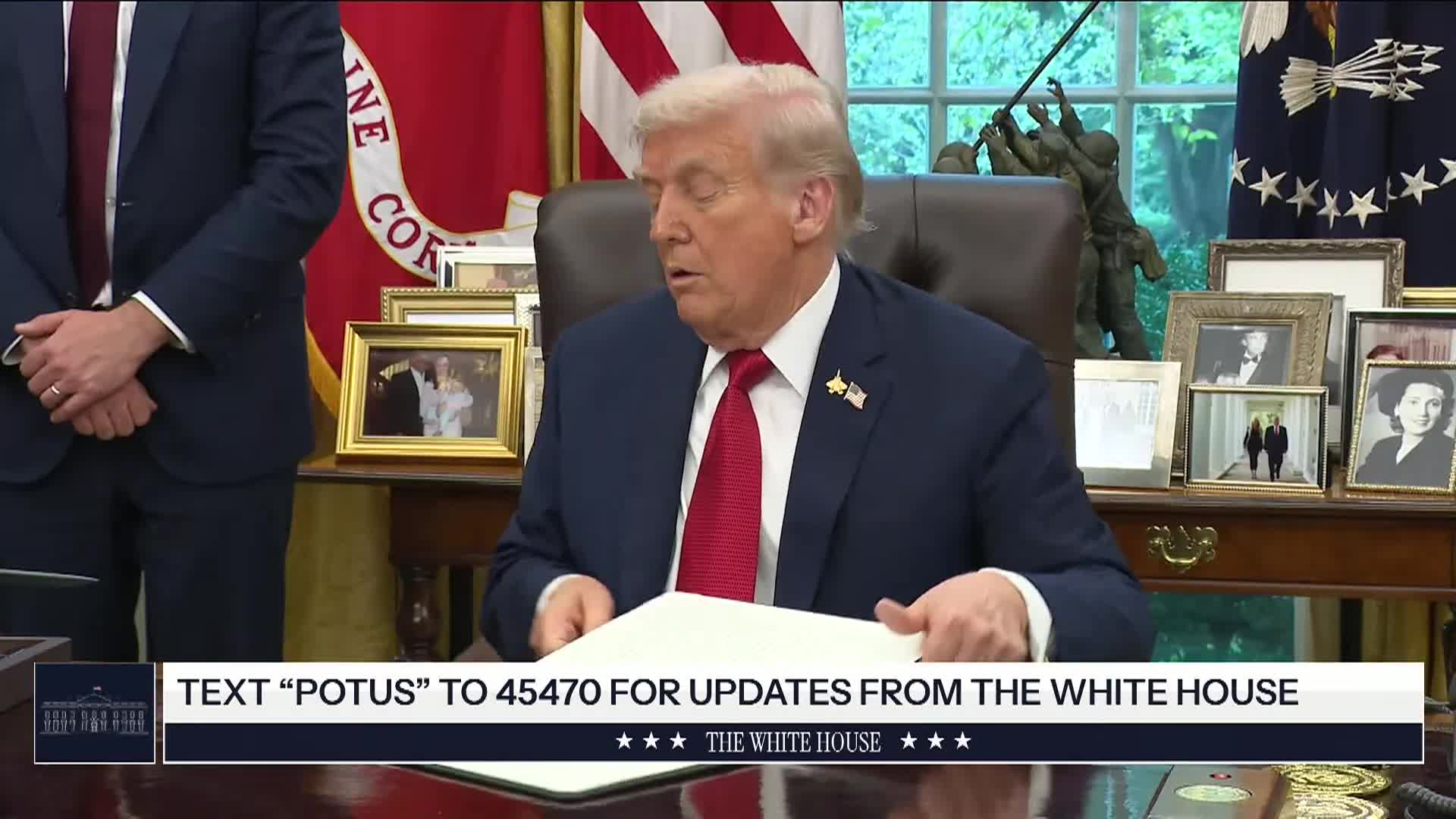 Thumbnail image for President Signs Orders, Sept. 25